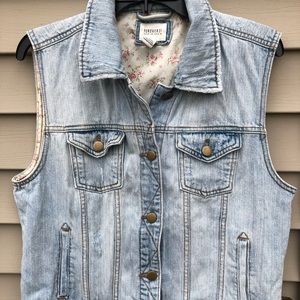 SUPER Cute Forever 21 Stressed Denim Vest - Sz Large